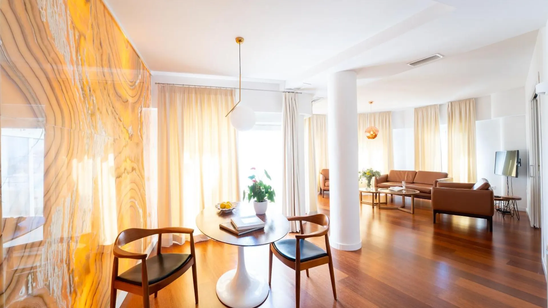 Plaza Mina Suites Cádiz Apartahotel